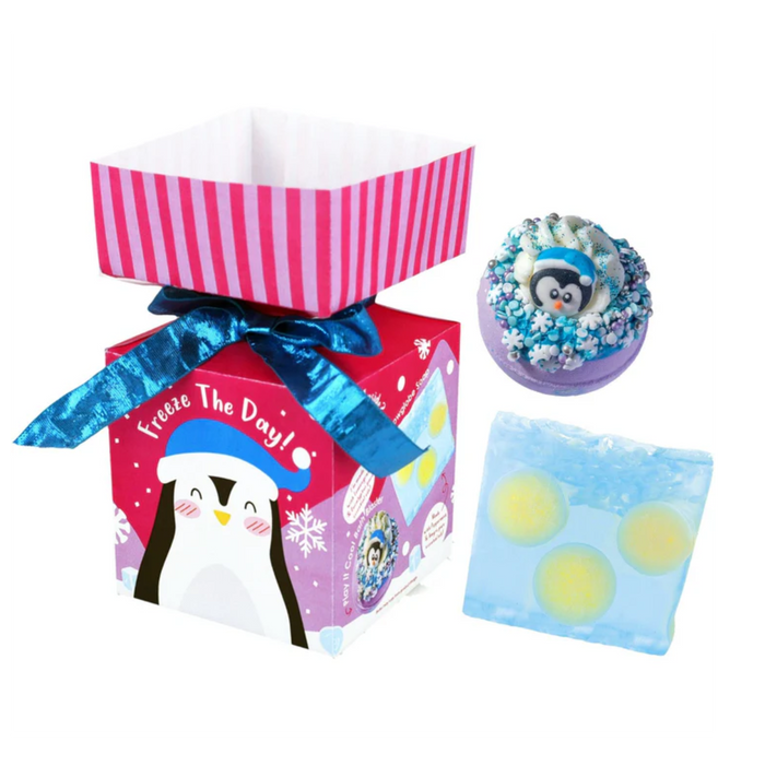 Bomb Cosmetics Freeze The Day Mini Cracker Christmas Bath Bomb and Soap Gift Set